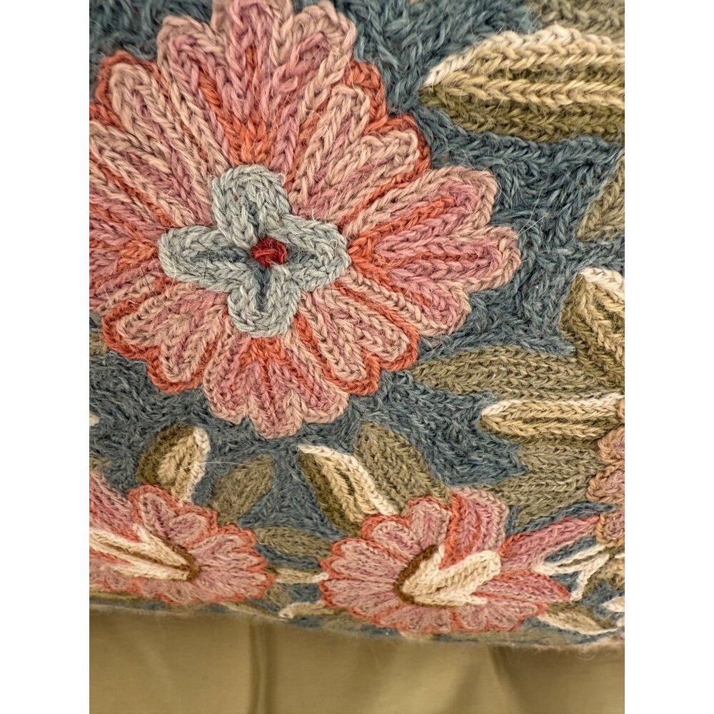 Vintage 80s Floral Wool Crewel Chainstitch Embroidery Accent Pillow 15x16" - Picture 10 of 10